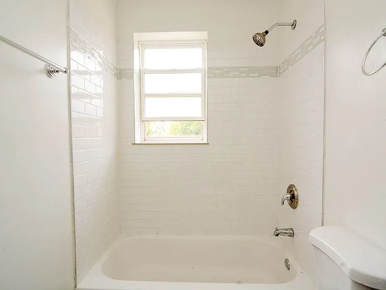 4804 N Avers Ave #202 — Photo 17