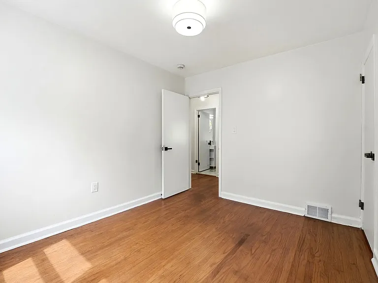 120 Webster Ave — Photo 19