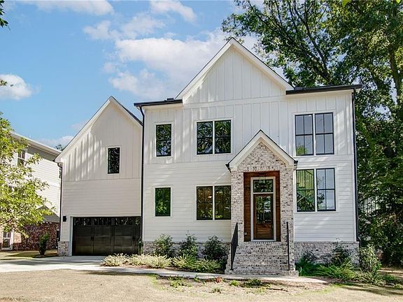 2nd image of 581 Sherwood Rd NE