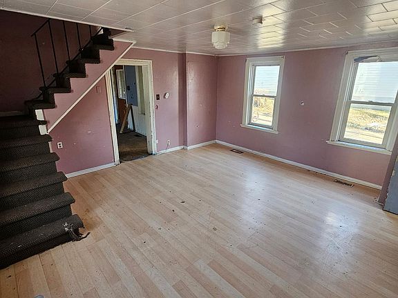 4th image of 300 Argyle St S