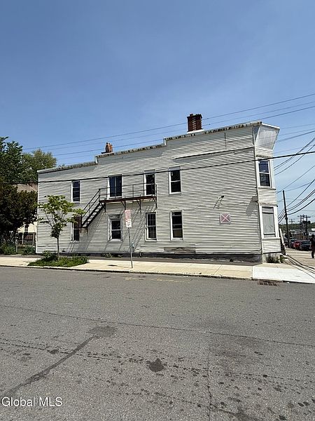 3rd image of 68 Watervliet Avenue
