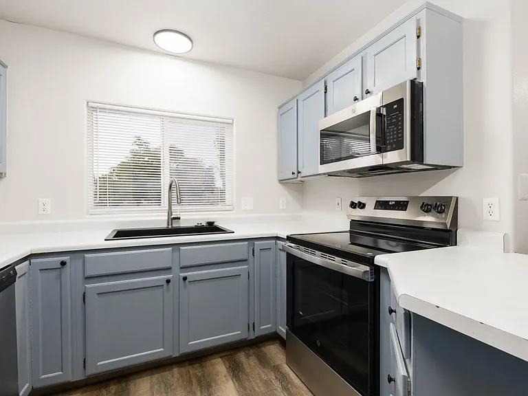 444 Sunland Dr E #37 — Photo 6