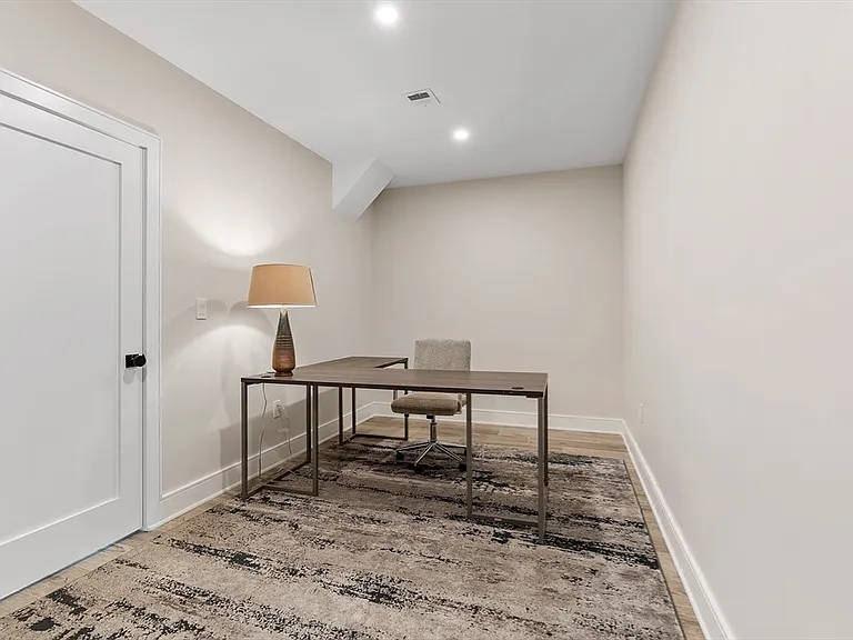 5 Colonial Rd #5 — Photo 27