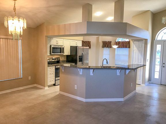 3rd image of 1951 Westpointe Cir