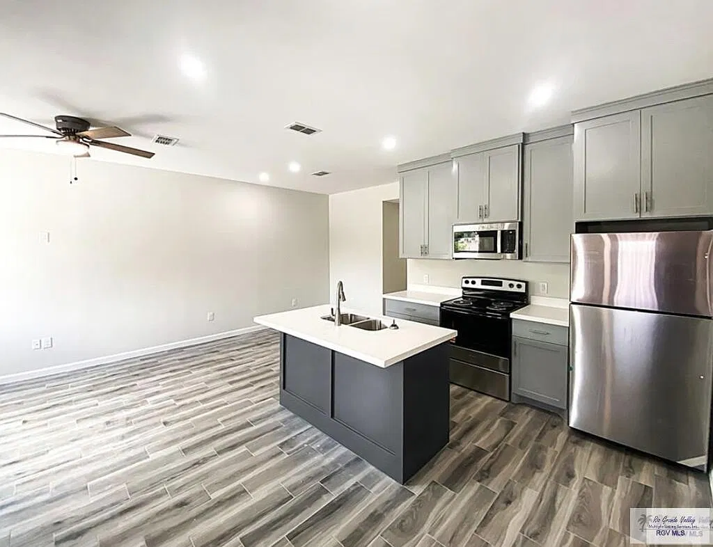 3 bed, 2.0 bath, 1050 sqft, $1,450 — Photo 3