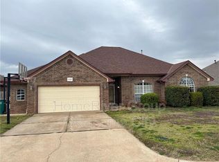 11837 SW 3rd St, Yukon, OK 73099