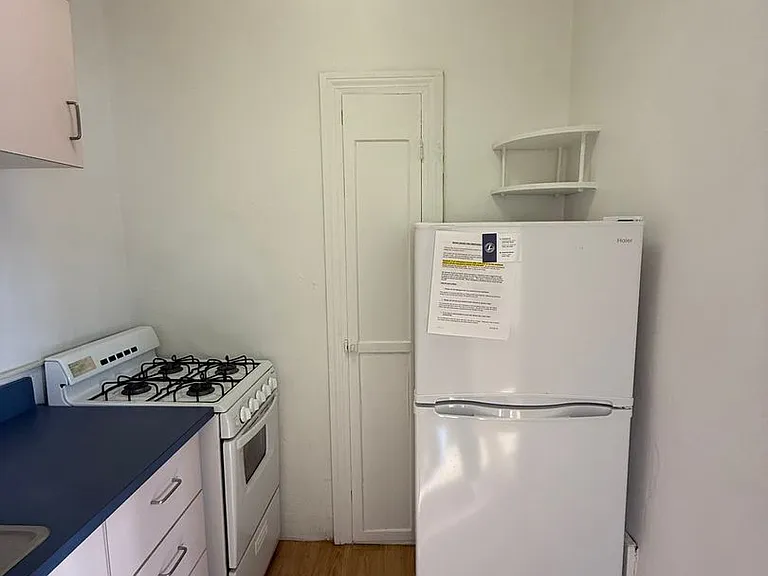 Bayard Manor Apartments — Photo 38