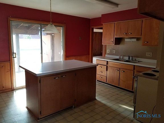 5th image of 452 Dorcas St