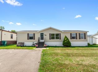 8346 Whitehorn Ln, Fenton, MI 48430