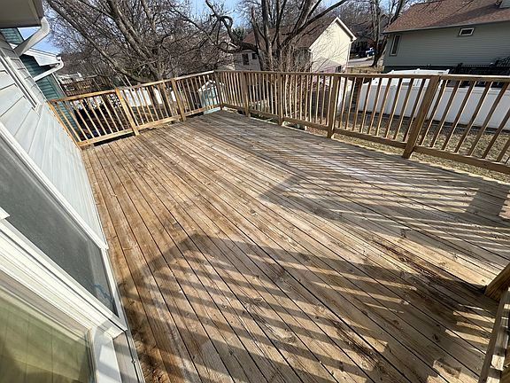 2nd image of 817 Redwood Ln