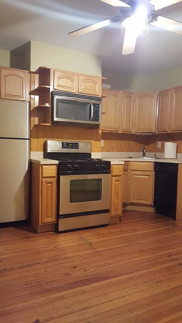 3 bed, 1100 sqft, $3,500 — Photo 2