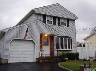 24 Madeline Ln, West Babylon, NY 11704