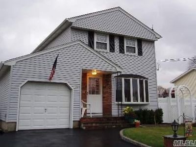 24 Madeline Ln, West Babylon, NY, 11704