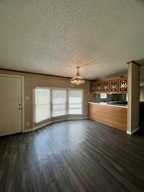3 bed, 2.0 bath, 1800 sqft, $1,850 — Photo 4