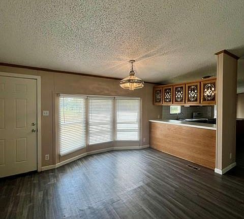 4th image of 150 Oak Forest Dr