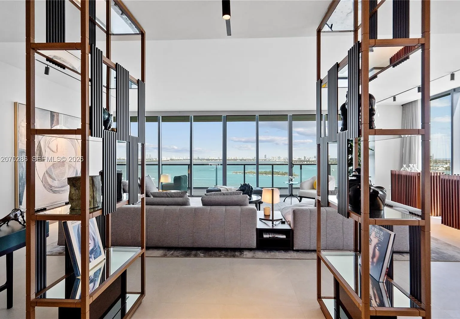 The Elysee Condo — Photo 4