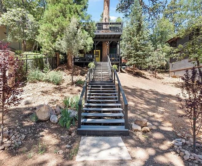 864 Kern Ave