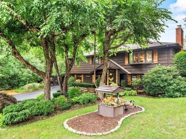29 Westview Dr, Stoughton, MA 02072