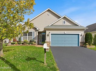 9 Eagle Ridge Cir, Lakewood, NJ 08701