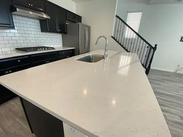 884 Fir St W — Photo 10