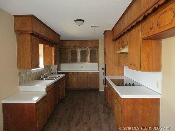 5th image of 315 E Tyler Ave