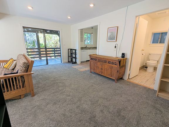 4th image of 1635 Tacoma Ave #B