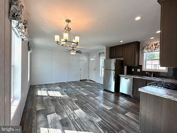 2nd image of 47 Mockingbird Ln