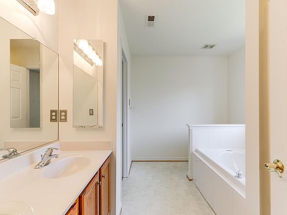 3rd image of 9508 Meredith Creek Ln