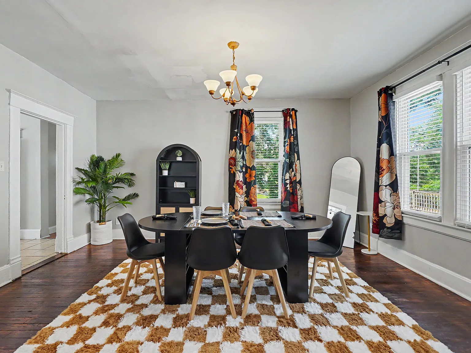 4 bed, 1.5 bath, 1620 sqft, $4,150 — Photo 3