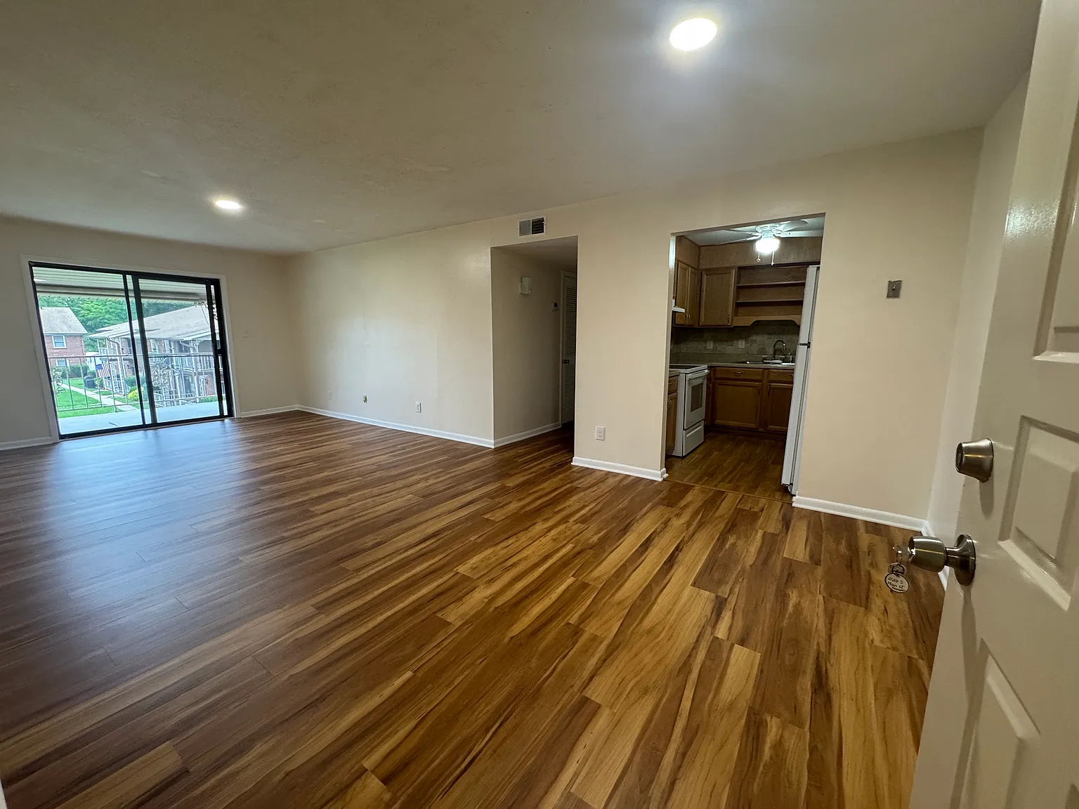 2 bed, 660 sqft, $1,400 — Photo 3