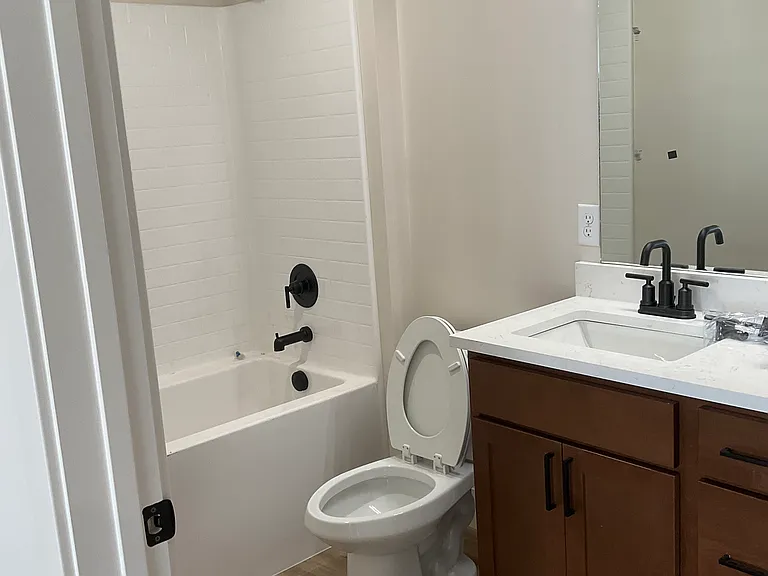 796 E Sunnyside Rd #101 — Photo 11