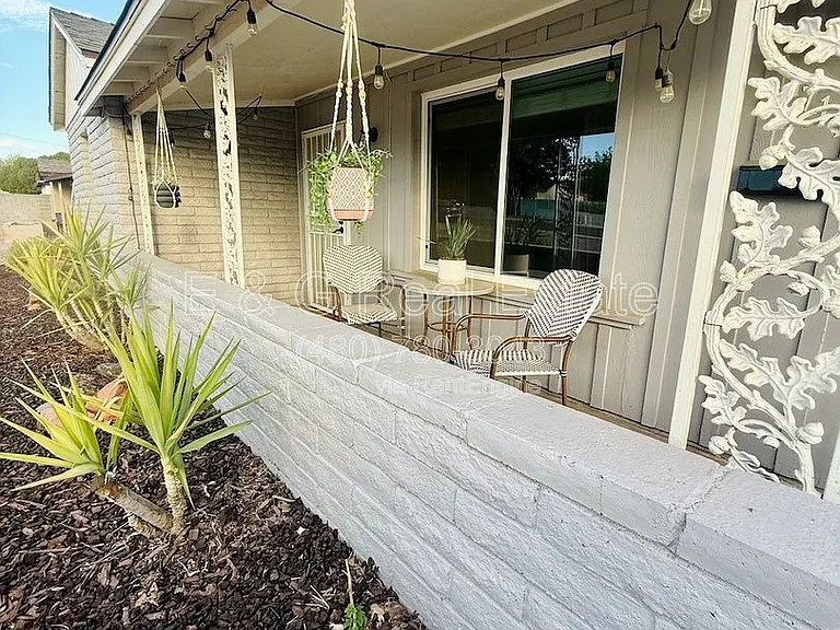 1711 W Montecito Ave — Photo 2