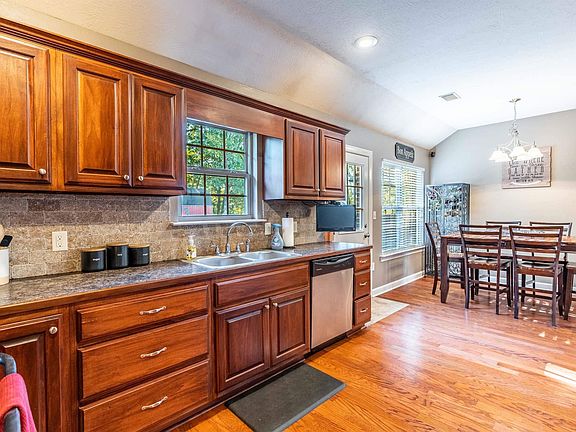 2nd image of 44 Onyx Dr