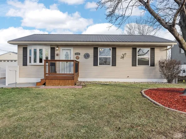 5730 D Ave NW, Cedar Rapids, IA 52405