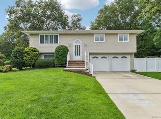 48 Junard Blvd, Port Jefferson Station, NY 11776