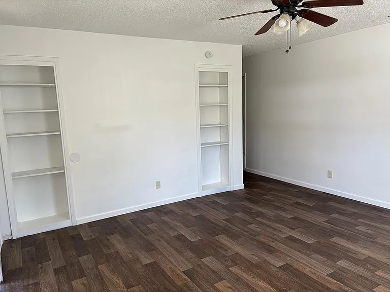 1200 Melissa Dr — Photo 1