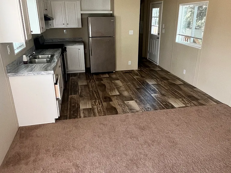 1804 N Pinewood Dr — Photo 2