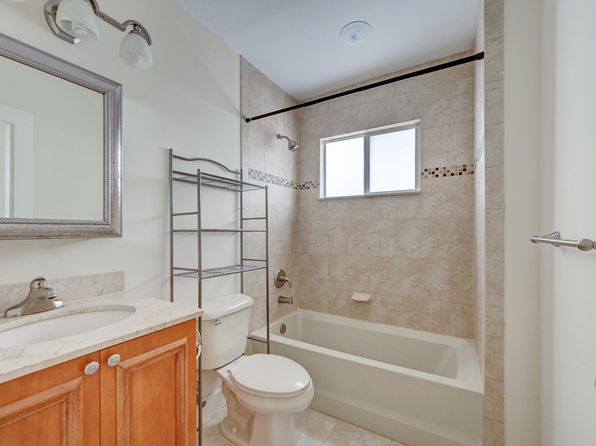 410 SW 15th St APT 204