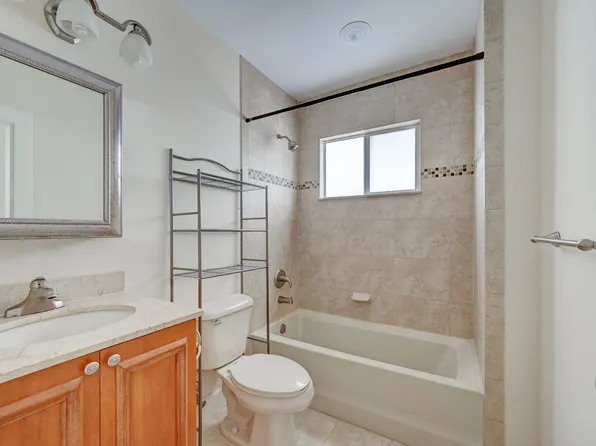 410 SW 15th St APT 204, Pompano Beach, FL 33060