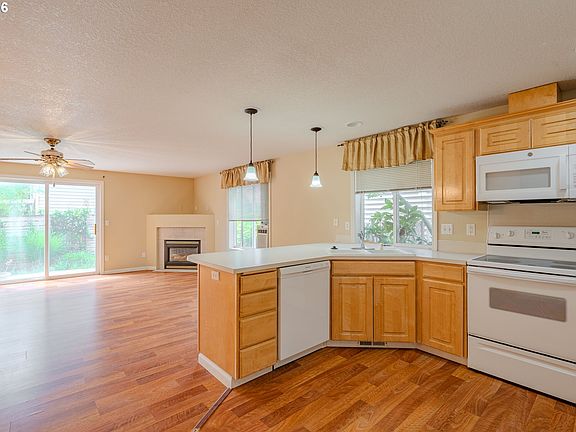 5th image of 11513 NE 32nd St