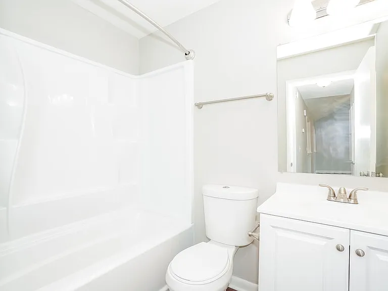 581 Woodcrest Dr — Photo 15