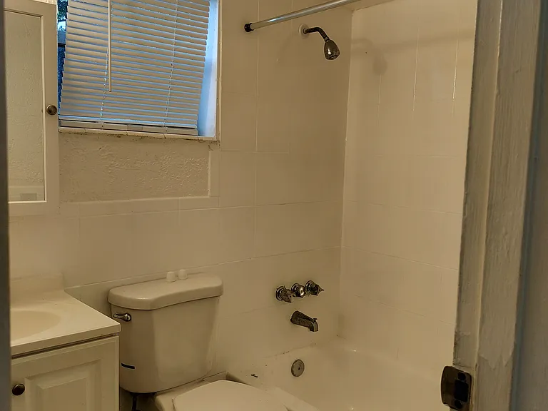 3363 Davie Blvd #204 — Photo 9