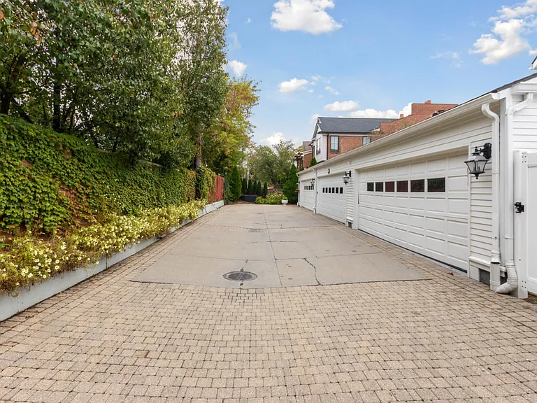 372 W Brown St #3 — Photo 42