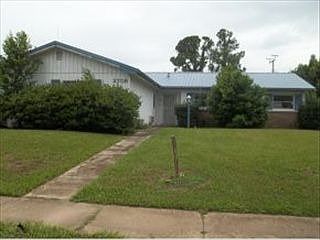1st image of 2705 Shady Oaks Dr