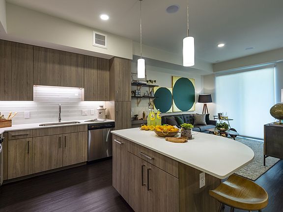 2nd image of 3120 Smith St #725