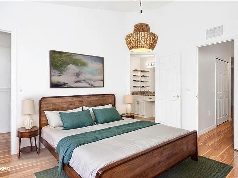 880 Hampton Cir — Photo 21