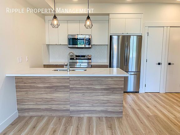3rd image of 10060 46th St NE #806
