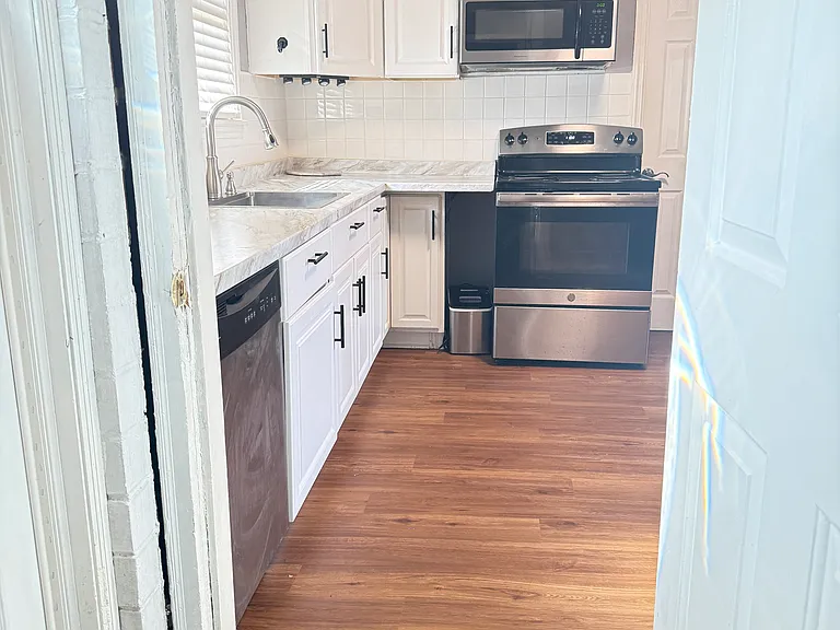 1807 Warren Ct — Photo 2
