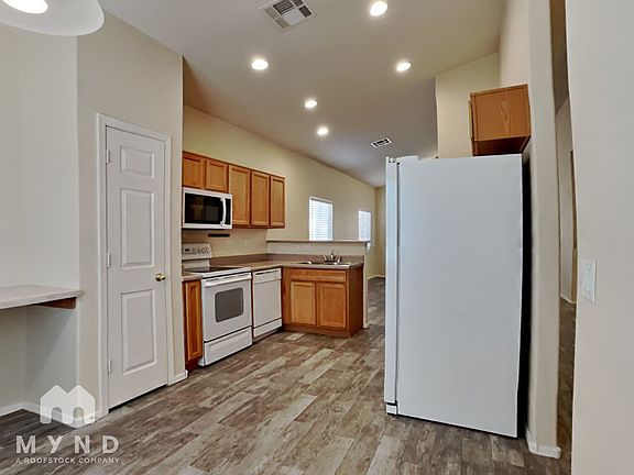 5th image of 2632 E Hidalgo Ave