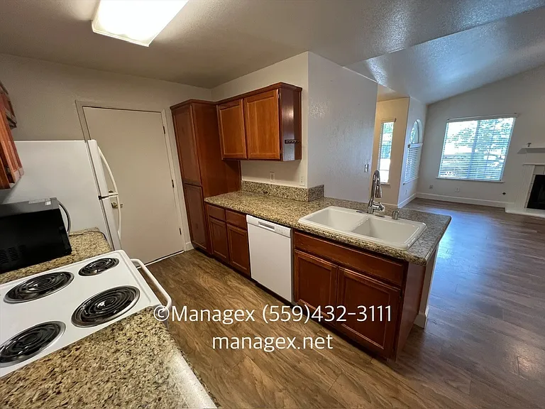 768 Spruce Ave #101 — Photo 8